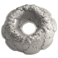 Nordic Ware Platinum Bakeware Autumn Wreath Bundt Cake Pan